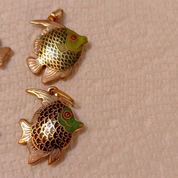 New Vintage lot of 9 Cloisonne Fish Pendants Various sizes/colours - Picture 5 of 8